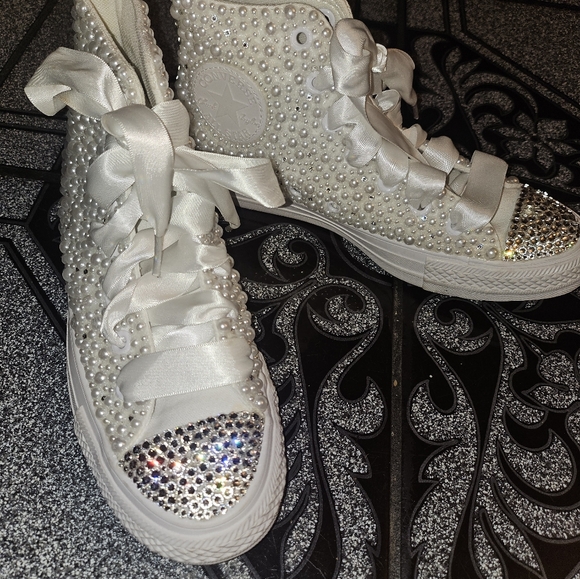 Custom made Swarovski And Pearls high top converse - Picture 10 of 11